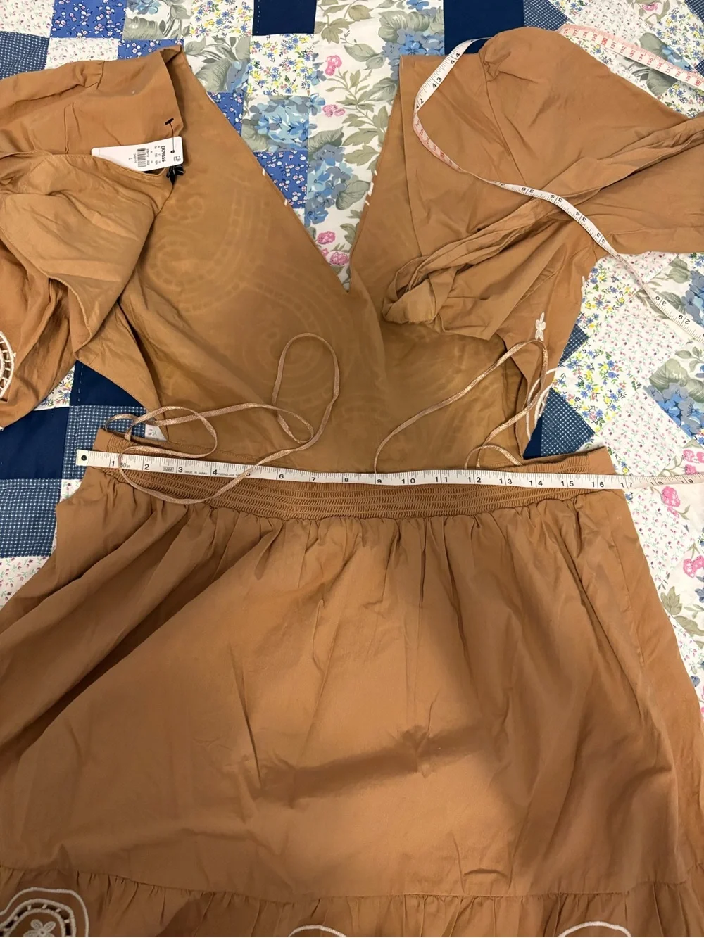 NWT Express Embroidered Eyelet
V-Neck Tie Back Mini Dress 3/4 sleeves Size L. - Picture 12 of 14